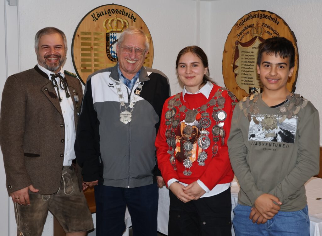 v.l.n.r.: Stefan Hufer (1. SM), Peter Hüller (Auflage-König), Elena Ebi (Schützenkönigin), Lukas Hufer (Jugend-König)